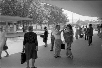 Mise des vins de la ville de Lausanne, wine auction: wine pitcher, 1955