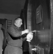 Mise des vins de la ville de Lausanne, wine auction: degustation, 1955