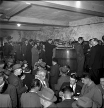 Mise des vins de la ville de Lausanne, wine auction: elevator in the vineyard, 1954