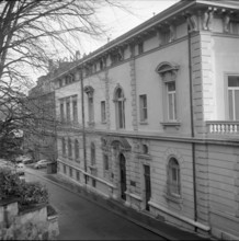 Lucerne, demolition of two buildings on Brandgässli, historical front is preserved. 1960