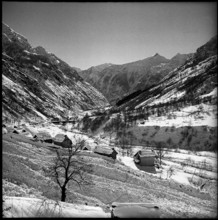 Vals, rescue of a survived avalanche victim, people say goodbye, 1951
