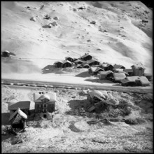 Avalanches in Valais 1951: Loading of a supply helicopter