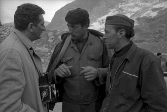 Mattmark glacial ice avalanche, nighttime search for missing workers, 1965