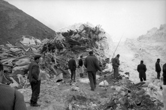 Mattmark glacial ice avalanche, rescue helicopter, 1965