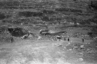 Mattmark glacial ice avalanche, survived workers forming search party, 1965