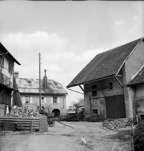 Morbio Superiore, Horse Drawn Carriage in front of the post office, 1947