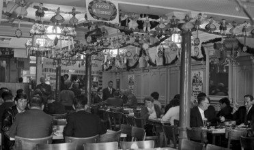 Bierhalle Wolf on Limmatquai in Zurich, ca. 1964
