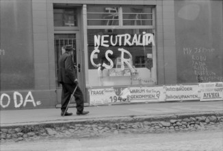 Prague 1968 after the invasion of the Warsaw Pact troops: Resistance