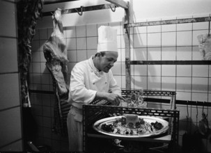 Hotel Bellevue Palace 1965: Preparations for the farewell dinner of the Danish royal couple