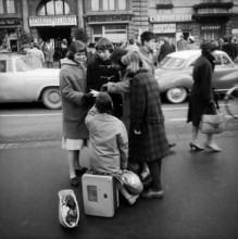 Teenagers in front of the Schauspielhaus, Zurich 1960