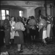 Carers of refugees from Hungary in the St. Gallen barracks; 1944