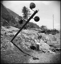 Landslide in the Kandertal, power pole, cleanup work; 1945