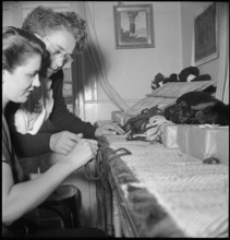 Production of a Smyrna carpet, 1951
