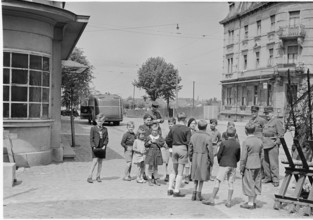WWII: Basel children at the border with France, 1945