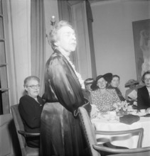 Mrs. DreyfussBarney at a women's congress, 1948