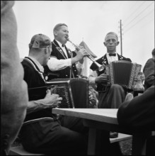 Ländler music at the horse market in ChaindonReconvilier, 1952