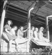 Break at the women's shooting competition in Urdorf, 1947