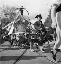 Children's parade at Sechseläuten in Zurich, 1939