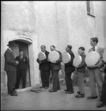 Cheese donation in Vissoie, Valais 1941