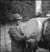 Cheese donation in Vissoie, Valais 1941