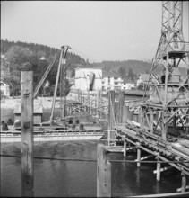 The roadway of the old chain bridge near Aarau is shifted in 1948