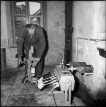 Bottling Wildegger iodine water; mineral spring; 1960