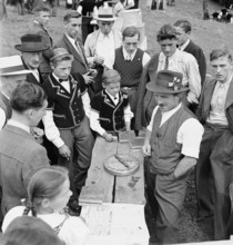 Raffle at the folk festival in Emmental, 1942