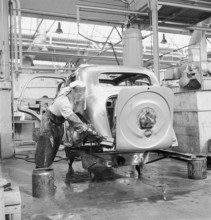 Factory worker; bodywork; assembly shop; General Motors 1946