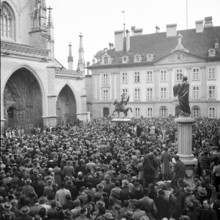 Protest against planned demolition of old town houses; 1954