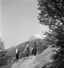 Farmers' wives in the Lötschental, 1941