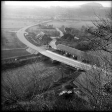Gümmenen, newly built bridge next to old, covered wooden bridge; 1959
