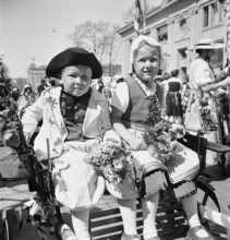 Children at Sechseläuten in Zurich, 1940