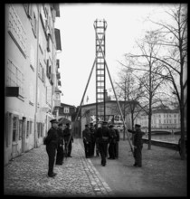 War fire brigade: setting up the fire ladder, 1939