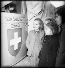 WWII: Zurich workers donate to war victims in Lyon (France), 1944