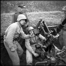 Soldiers at an antiaircraft gun, Switzerland 1940