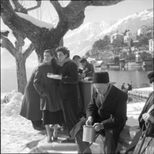 Chimney sweep and young women at Carnival parade in Payerne, 1946