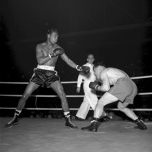 Sugar Ray Robinson (right) vs Jean Wanes, Zurich 1951