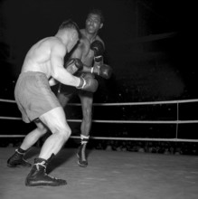 Sugar Ray Robinson (right) vs Jean Wanes, Zurich 1951