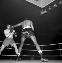 Sugar Ray Robinson (right) vs Jean Wanes, Zurich 1951