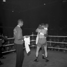 Sugar Ray Robinson (right) vs Jean Wanes, Zurich 1951