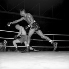 Sugar Ray Robinson (right) vs Jean Wanes, Zurich 1951