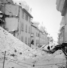 Airolo 1951, snow covered  lane, rubble.