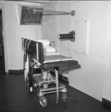 Beta-Synchrotron radiotherapy unit, treatment room, Zurich 1951.