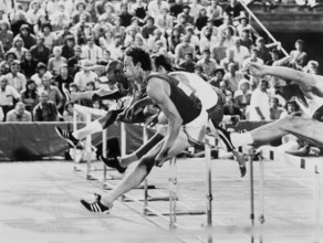 Letzi Meeting 1974, 110m hurdles: Foster (bald), Drut leads.