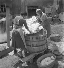Women washing at the Hinterrhein, 1941.