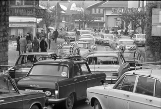Gstaad: dense traffic on New Year's Eve; 1972.