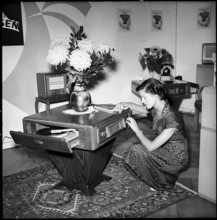 Swiss radio fair: radio receiver with disc player, 1957.
