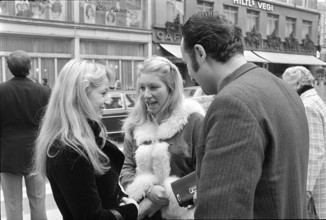 Walter R. Spira, passers-by interview at Bahnhofstrasse, 1972.