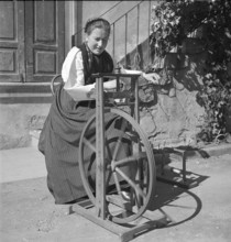Woman spinning yarn, 1941.