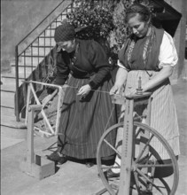 Carding wool, 1941.